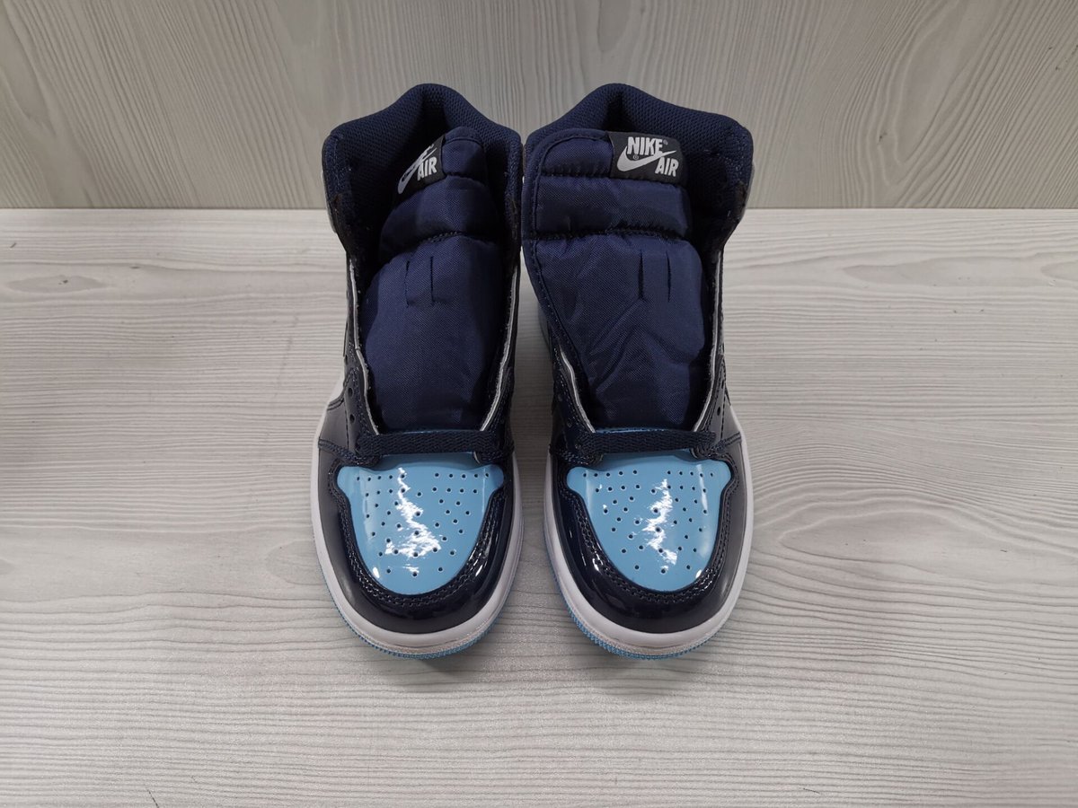 ShoeOut2's tweet photo. New shoes for new year. https://t.co/HlZ1VL0o0m