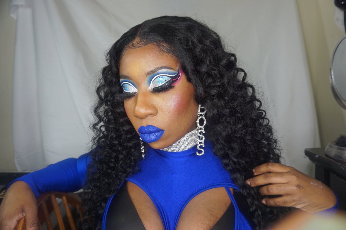 #reigneofbeauty👑 multi liner cut crease @WuzzamSupa @tylerperry PRODUCTS USED @thecrayoncase 🖍The blush binder 🖍Box of 64 colors 🖍 Adams velvet lippie 🖍Presidential lippie 🖍Glow Caine highlighter @elfcosmetics Primer Black matte liner