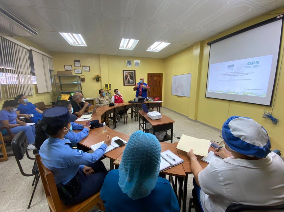 OPSOMS_Honduras's tweet photo. En Comayagua, comenzamos un taller para la preparación de planes hospitalarios de #emergencia y protocolos operativos de seguridad, apoyado por la Unión Europea #DIPECHO con la participación de Secretaría de Salud, COPECO, Bomberos, Policía, Cruz Roja https://t.co/b38angLEVi