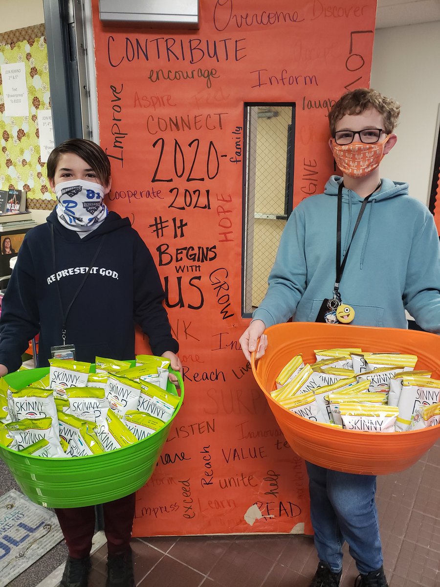 SwainTrain10's tweet photo. Celebrating National Popcorn Day (which was yesterday) and our awesome faculty! @PrinBrooks58 #LPJALLIN #KeepLaPorteStrong #KeepLaPortePoppin #lovemyjob https://t.co/HXr3in6pNI