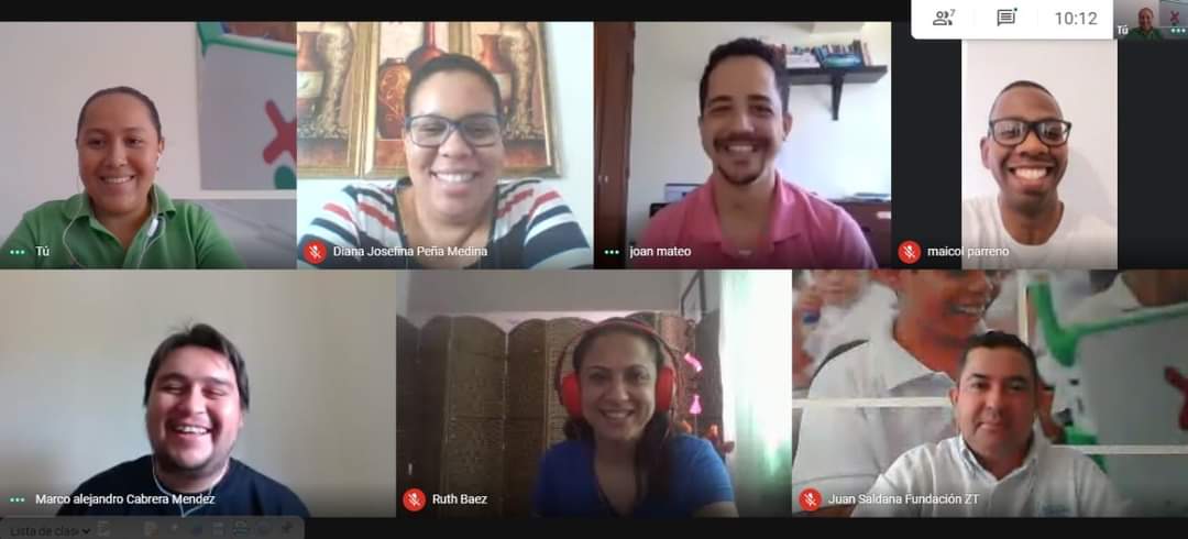 Hoy desarrollamos la primera capacitación con facilitadores de Espacios para Crecer de República Dominicana para facilitar la integración de la computadora XO en 100 niñas y niños, en una alianza junto a la organización Entrena RD. 

#DedicadosAlFuturo