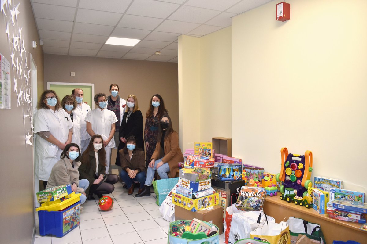 EsquirolLimoges's tweet image. L'association @HumaniLim regroupant les étudiants de médecine, sage femme et pharmacie, en collaboration avec @ace2mpl nous ont fait un don de jouets pour les différentes unités de pédopsychiatrie. Un grand merci à eux et aux 2 établissements scolaires participants !