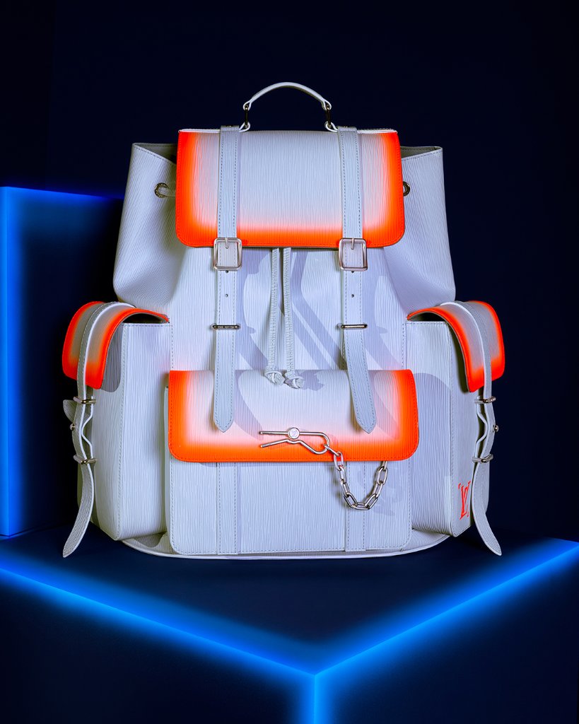 Louis Vuitton on X: #LVMenFW21 Neon outlines. A New Christopher backpack  in Epi leather from @virgilabloh's next #LouisVuitton collection features a  spray-painted effect. Watch the presentation live on Thursday, January 21st  at