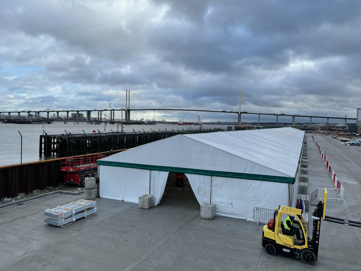 We have created an extra 2,250sqm of storage space for our client in Dartford. This prevents any holds up in installation waiting for equipment to be delivered as everything is stored on site. #marqueehire #temporarystructure #warehousingsolutions #storage