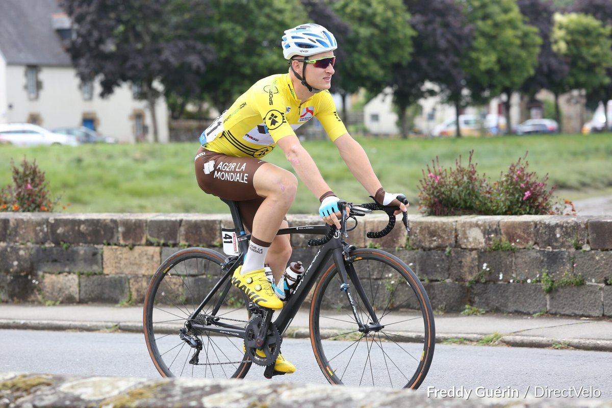 directvelo's tweet photo. "C’est un meneur. Il n’a pas besoin d’hausser le ton pour qu’on l’écoute (...) Tout le monde le suit naturellement. Il a toujours été respecté grâce à sa rigueur et son sérieux". 

Anthony Jullien, le nouveau berger d’AG2R Citroën : https://t.co/12uiq6MrrO 

📸 Freddy Guérin / DV https://t.co/VJ0b4XOwvL