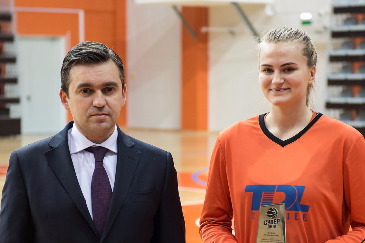 Энергия" провела первую тренировку в новом Дворце игровых видов спорта. На ней побывал глава региона Станислав Воскресенский. Губернатор пообщался с командой и вручил индивидуальную награду Екатерине Кузнецовой за прошлый сезон в Суперлиге 2.
#тдлэнергия #ЭнергияИваново