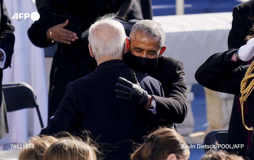 afpfr's tweet photo. [A LA UNE A 21H] 🇺🇸 Joe Biden est devenu le 46e président des Etats-Unis. Le nouveau pensionnaire de la Maison Blanche a appelé à "l'unité" un pays traversé par des crises profondes 

➡️https://t.co/m9Wtg6PAaa #AFP 1/5 https://t.co/2NWFm6HVTs