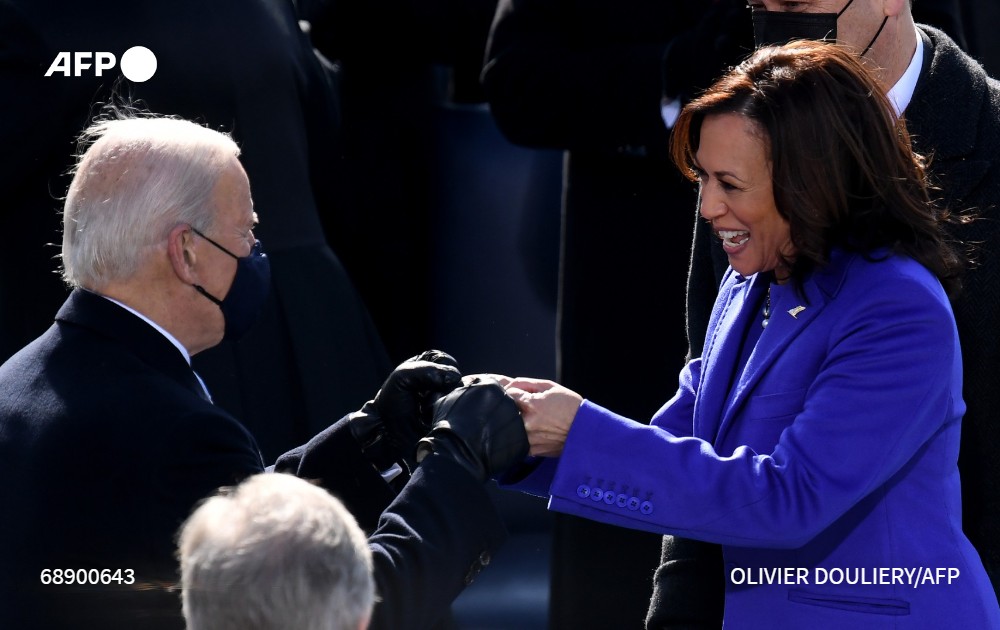 [A LA UNE A 21H] 🇺🇸 Joe Biden est devenu le 46e président des Etats-Unis. Le nouveau pensionnaire de la Maison Blanche a appelé à "l'unité" un pays traversé par des crises profondes 

➡️u.afp.com/UwUj #AFP 1/5