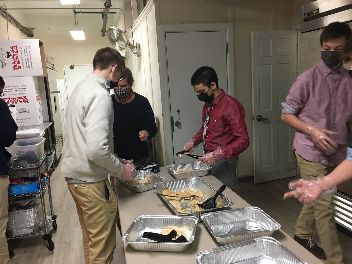LSCHS_Mission's tweet photo. What’s cooking? These students and staff are cooking Mexican chicken casseroles for Mother of Mercy House in Kensington. #LeaveToServe https://t.co/m2kheHoJyF