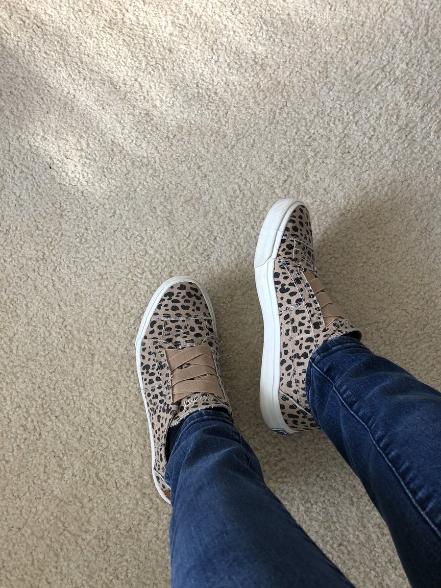 DelightfulEMade's tweet photo. For every girl that’s ever been told she can’t....today is a good day. ❤️
#pearlsAndChucks #PearlsForkamala  #Veep #MadameVicePresident #progress https://t.co/V4VMggku4d