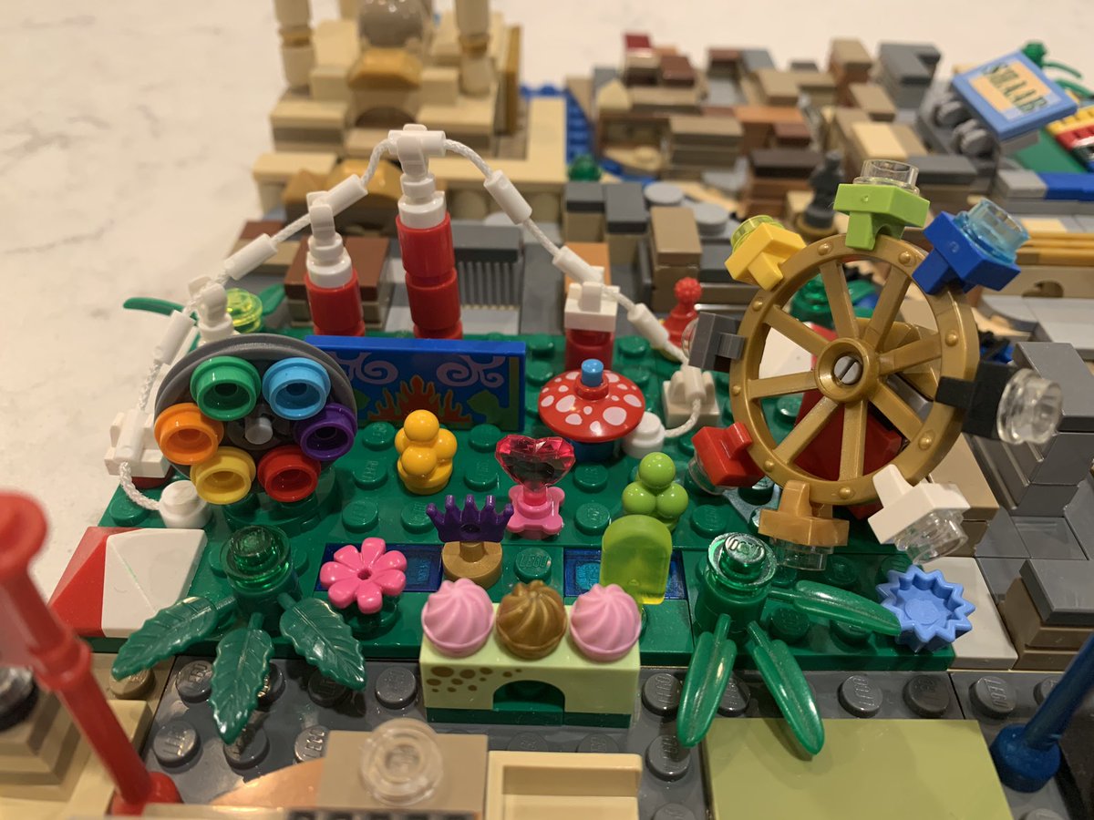 Then I went back over to Karkh to do Zawraa Park, to give it some sparkle and fun. Iraqis have a lot of nice family fun fairs. Like a lot of LEGO at this scale, it is “suggestive” of the original, but not an exact copy. The red/white rollercoaster was a must-do feature.