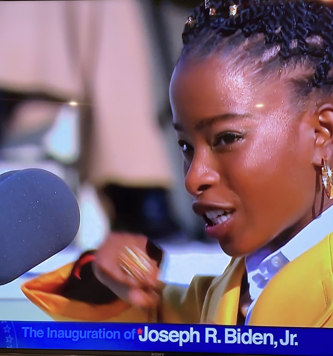 “If we merge mercy with might, and might with right, than love becomes our legacy and change our children’s birthright” such profound words from a young voice. Thank you ⁦<a href="/TheAmandaGorman/">Amanda Gorman</a>⁩