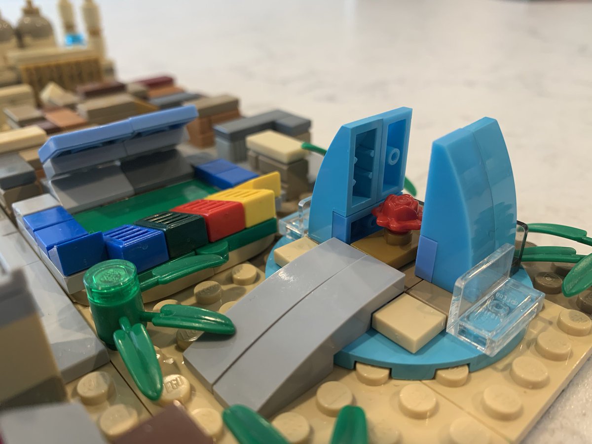 While out by Shaab, I began making the Shaheed Monument, which has to be one of the most stunning structures in Baghdad. If I was a LEGO-employed master builder, I would have lobbied for a unique teardrop-shaped piece to be cast. As it was, I made do: work in progress!