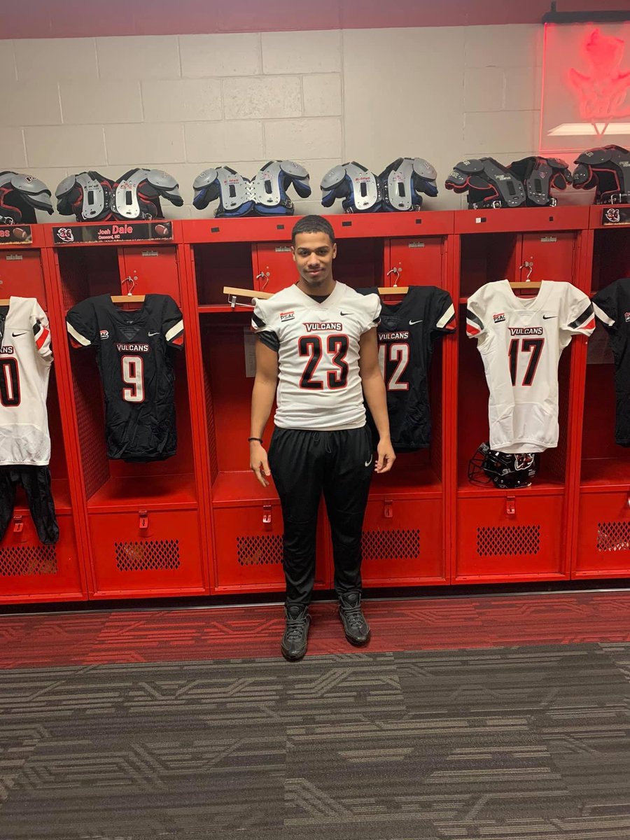 CoachAmeer's tweet photo. Cal U &amp; @jaylan_cox22 matt be a good fit 💪🏾💪🏾💪🏾
 #ShutemDowN
#GCTnb
#weAre https://t.co/1R29UpqpLj