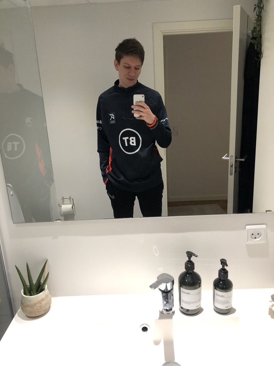 Big thanks to <a href="/SportsPsycFaBro/">Fabian Broich</a> for the banger jersey! Time to root for <a href="/EXCEL/">excel</a> win? 🤔