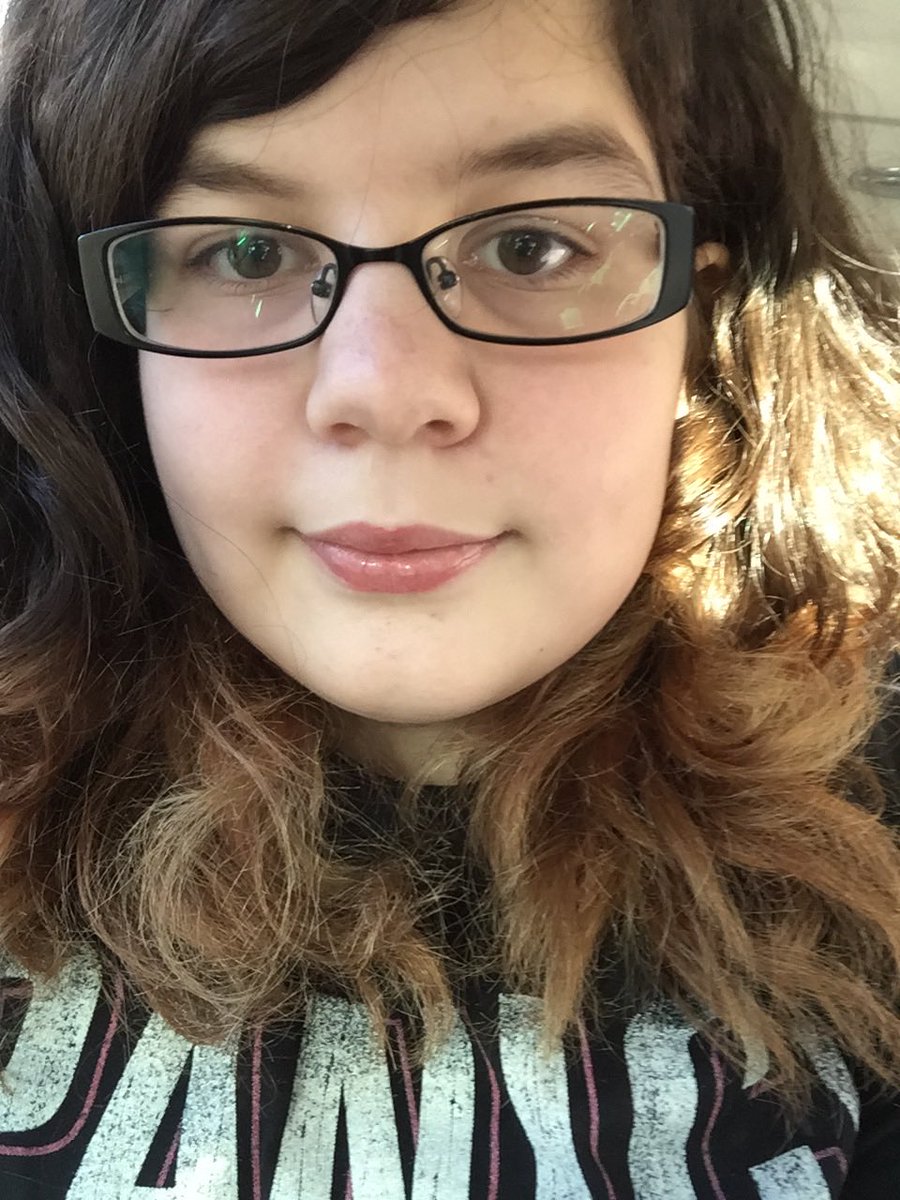 decodewalls's tweet image. shoutout to the old me and everything she showed me ♥️ 
#HelloOldMe