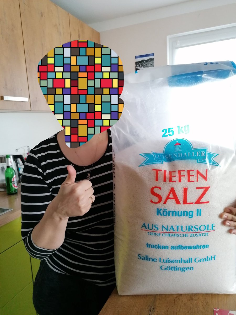 JensBertramEA's tweet photo. Teil Zwei der #Schinkensession #hamsession ist da #luisenhallertiefensalz #Räucherofen #Holz https://t.co/grP5sHI2Nm