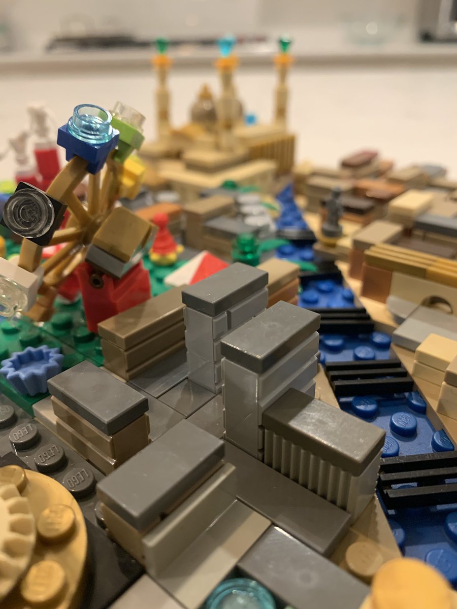 Which takes us back to the river - and note the Haifa Street high rises. I couldn’t get all the bridges in and I had to break the odd rule of LEGO but placing them without fixing them. Typical baghdad haze obscures Kadhimiyah up north.