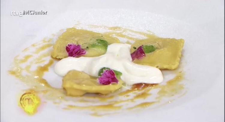 todomasterchef's tweet photo. 🥈🧑‍🍳 @nicolasmcj8 ha quedado finalista de esta última edición con el siguiente menú:

👉 ENTRANTE: Crema de maíz fría, cigala cocida, salicornia y huevas de Tobiko

👉 PRINCIPAL: “El plato que describe mi tierra”

👉 POSTRE: “Misión imposible cúpula” https://t.co/A5qK77U277