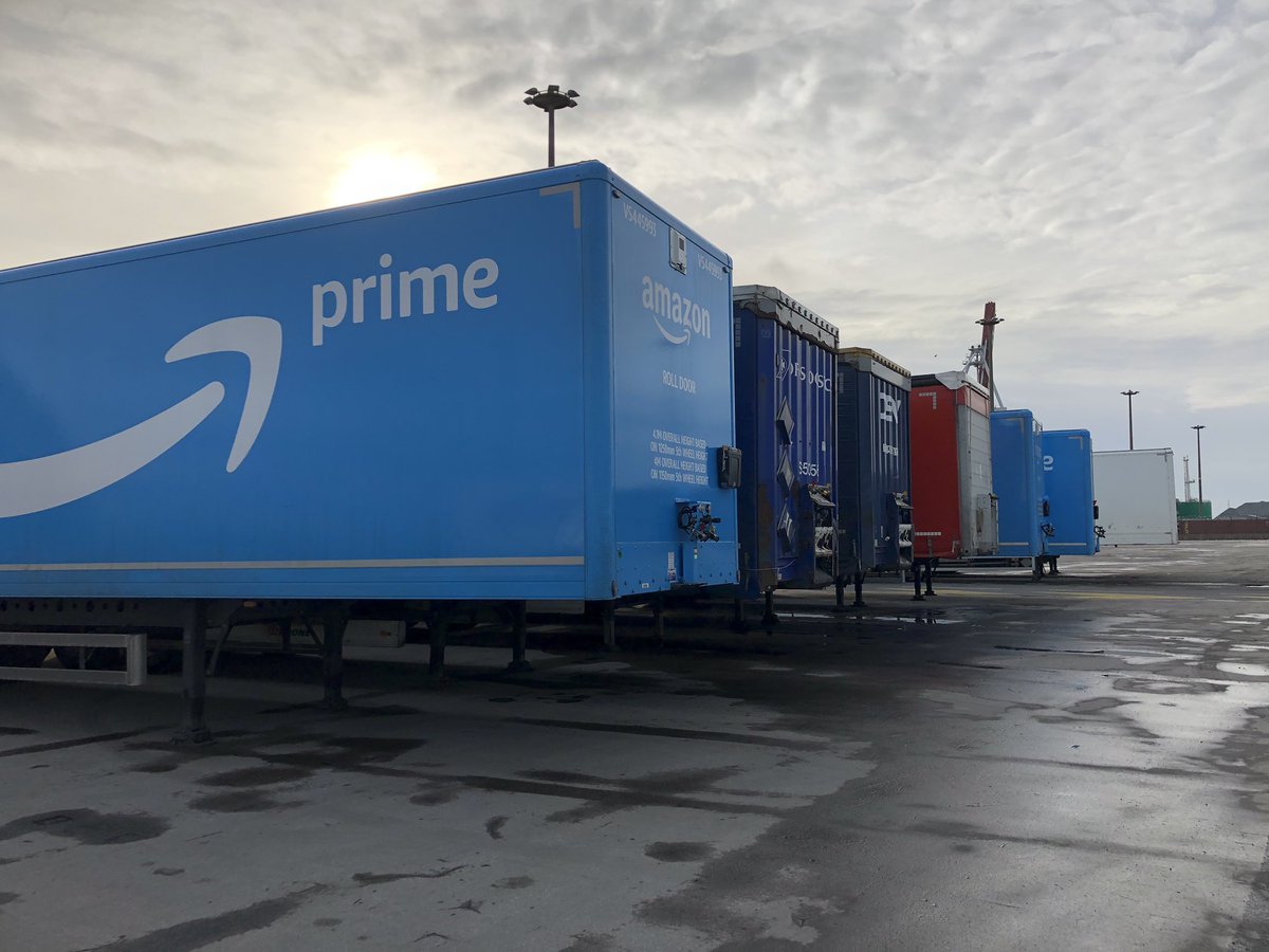 IrlEmbParis's tweet photo. Embassy team on the ground today in the “Irish Terminal” @DunkerquePort with Aidan Coffey the man behind the DFDS @Rosslareuroport - Dunkirk route. Great to see the success of this direct maritime link connecting up the Single Market #BrexitBuster #working4IRL https://t.co/ffwh0ByvCQ