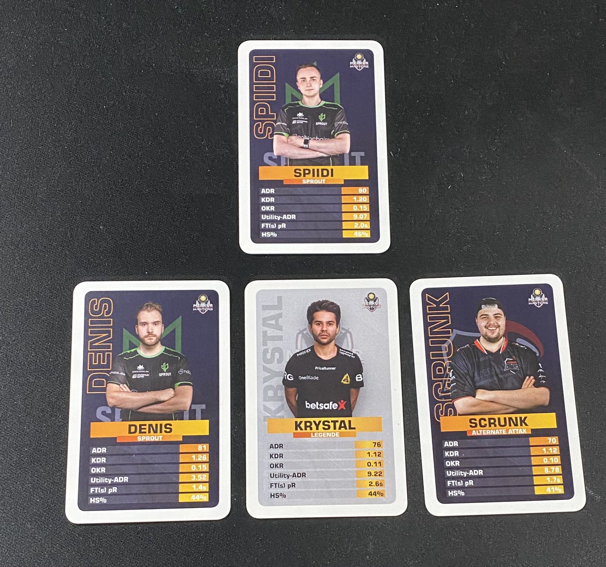 1HP.de (@1hpde) on Twitter photo Mal angekommen ihr würdet das #CSGOQuartett spielen... euer Gegner schickt <a href="/SpiidiCS/">Timo Richter</a> ins Rennen und ihr habt noch <a href="/denisCSGO/">Denis Howell</a>, @kRYSTALcsgoo und <a href="/ScrunKcs/">Robin Röpke</a> übrig.
Welchen der drei würdet ihr wählen und warum? 🤔 Mal angekommen ihr würdet das #CSGOQuartett spielen... euer Gegner schickt <a href="/SpiidiCS/">Timo Richter</a> ins Rennen und ihr habt noch <a href="/denisCSGO/">Denis Howell</a>, @kRYSTALcsgoo und <a href="/ScrunKcs/">Robin Röpke</a> übrig.
Welchen der drei würdet ihr wählen und warum? 🤔