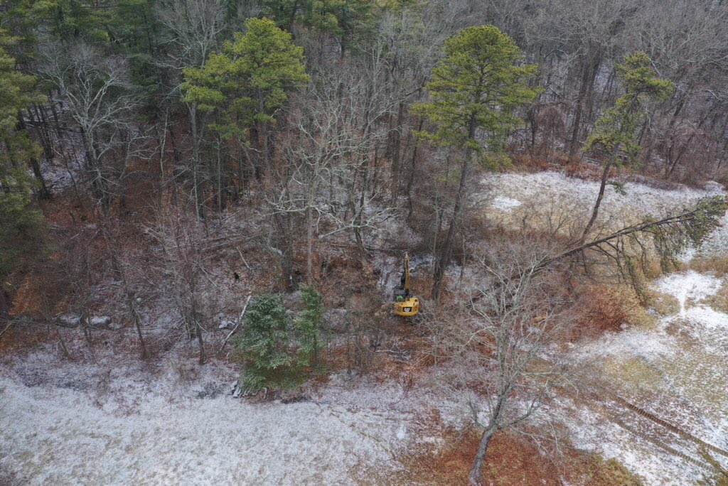 _ShannonMiller's tweet photo. THIS MORNING: DroneRanger showing law enforcement back and now an excavator at Dulos’ former Farmington property day after investigators and grave digger were seen digging at property. #nbccct
📸: Mike Gearin https://t.co/dJuJfyl8ev