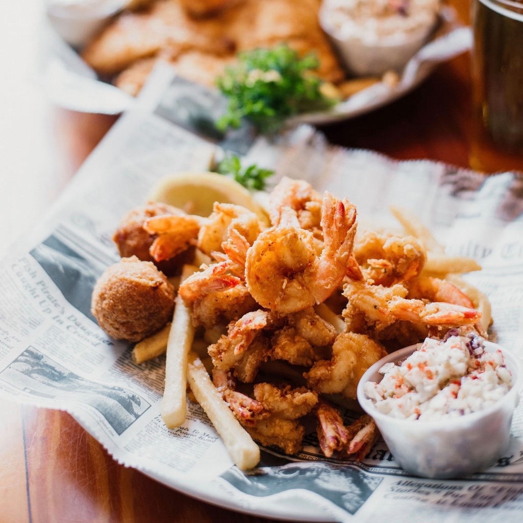 fiddlersriverst's tweet photo. Let’s take it back to what we all know and love.. some good ol fashioned local fried  shrimp! Come eat with us today! #friedshrimp #riverstreet #visitsavannah #local #fresh https://t.co/NizKMxWK9o
