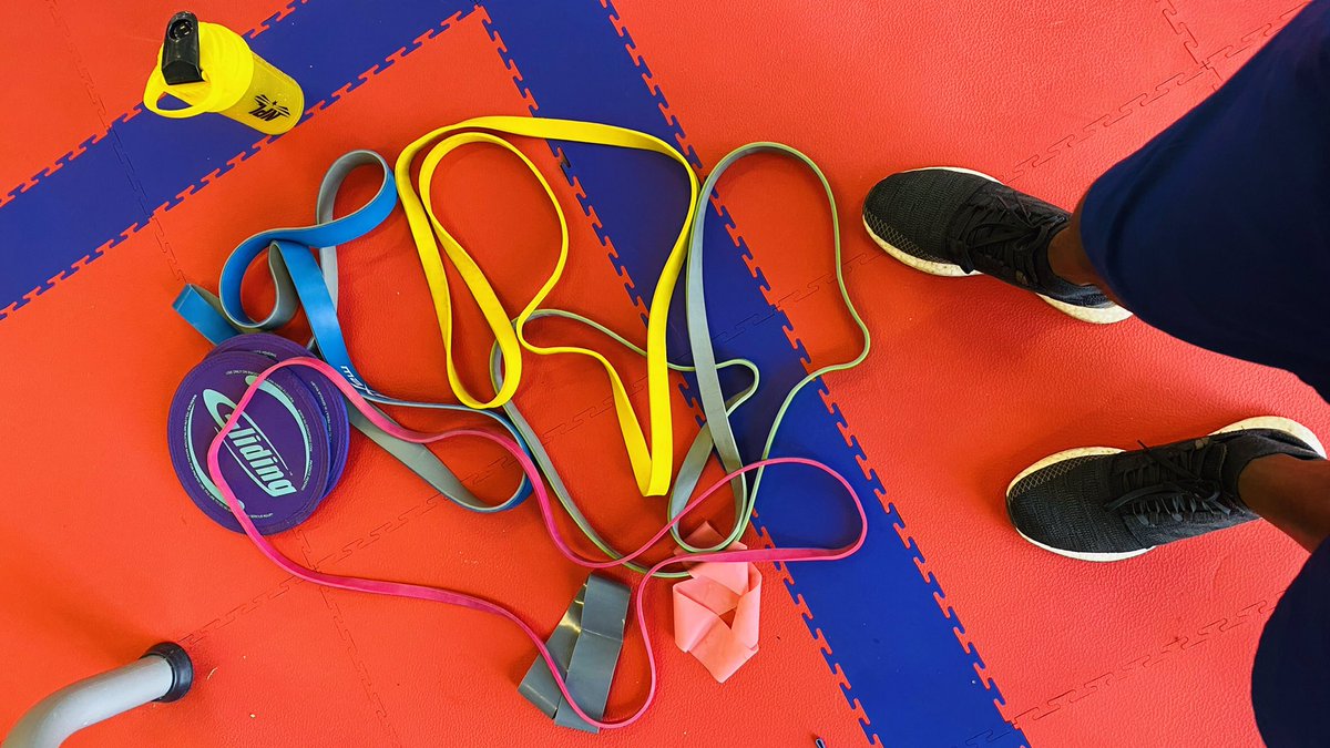 Types of Resistance Bands; flat bands, pull-up bands, resistance tubes, Figure 8 Band, Lateral resistance band.While the different types of resistance bands can confuse you, they all fall under the same category.  #RunBetter