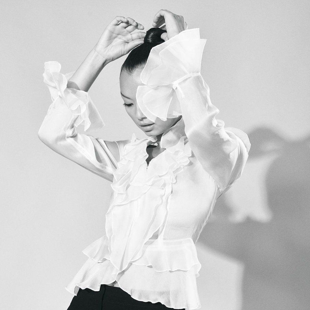 Waves of silk.
The SADY - soft cascading ruffles contrasted with the structured corset  - part of the Anne Fontaine #LesIconiquesCollection - An ode to elegance - bit.ly/2XX4JqH