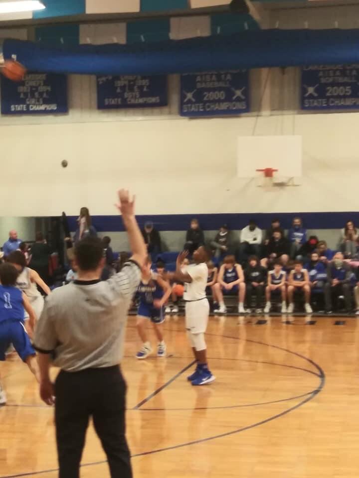CoachDrakeHoops's tweet image. 14 pts, 3 three's in HS Jv game yesterday. Tough loss, but he is still working hard! #7thGrader #NotDoneYet #1 #Jayden