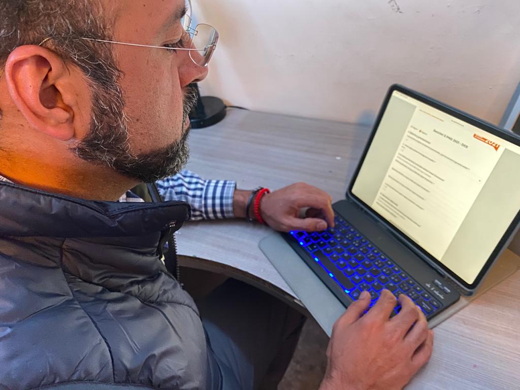 S08N03T29E's tweet photo. #TodosSomosUno 🙋‍♀️🙋🙋‍♂️

#PreSNTE ☝️ #Sección50 #NuevoLeón en llenado de tests durante la consulta magisterial del #PND2021 📜 que será entregado por 👉Mtro Alfonso Cepeda Salas #SNTE a la @SEP_mx ✔️

#UnoSomosTodos ✅ #TodosSomosUno ✅
Formatos #PND2021 👉 https://t.co/khstklTKxu https://t.co/U6mM5D9J5d