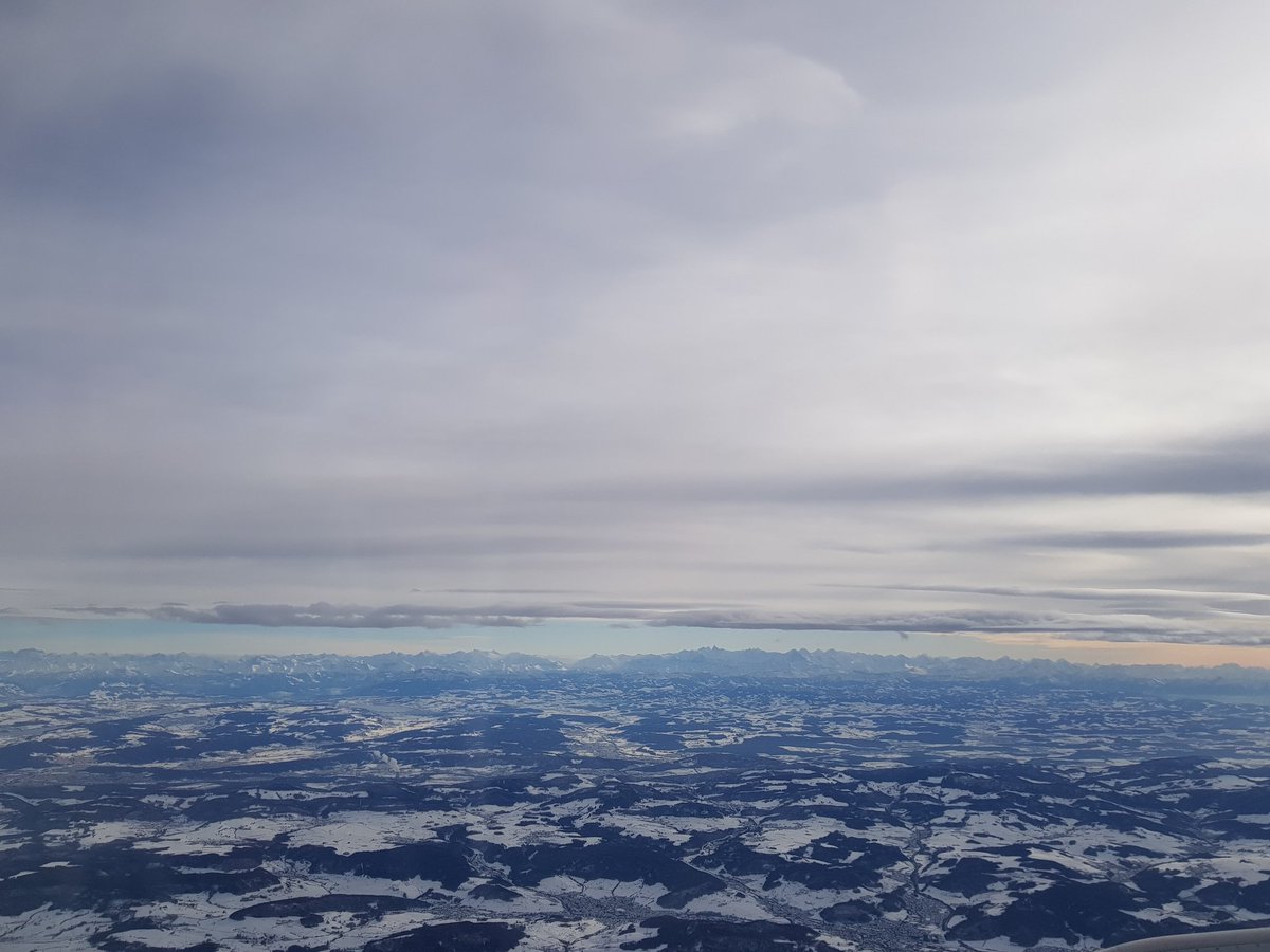 CoLochmatter's tweet photo. Home sweet home - what a view  @swissairlines https://t.co/6gGJci48sv