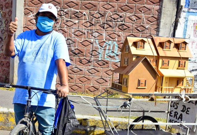 Sr. Marcial Robles, artesano de Tláhuac que elabora casitas de muñecas nos compartió su número donde pueden contactarlo al 55 2869 9125 <a href="/PorCoyoacanVP/">UnidosPorCoyoacanVP</a> <a href="/TlahuacMx/">Tláhuac, Ciudad de México.</a> <a href="/tlahuac/">David en la capital 🇵🇸</a>
