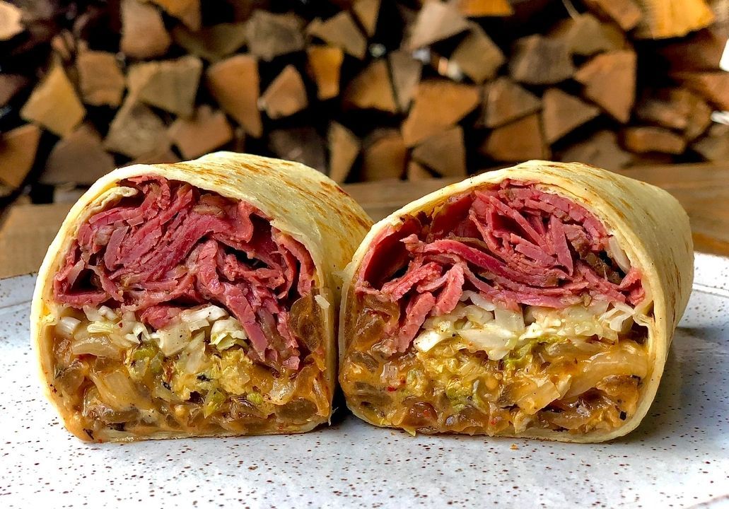 downtownknox's tweet photo. 🥡 Two delicious #lunchtakeout options 👇

@jcholdway's Pastrami Wrap
@henhocbutcher's Sandwiches

There's some drool-worthy food on our site: https://t.co/JjhhWqMCTd! https://t.co/7otmCV9Pkw