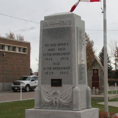 WillJPratt's tweet photo. 2/2...they thought he shouldn't be collecting a pension as he looked fine. Board of Pension Commissioners: "Thanks for the tip concerned citizen, but our medical files suggest otherwise." #karensgonewild #AlbertaHistory #ABHist Pic is Fort Macleod Cenotaph, from the town. https://t.co/0M6f7w3Zps