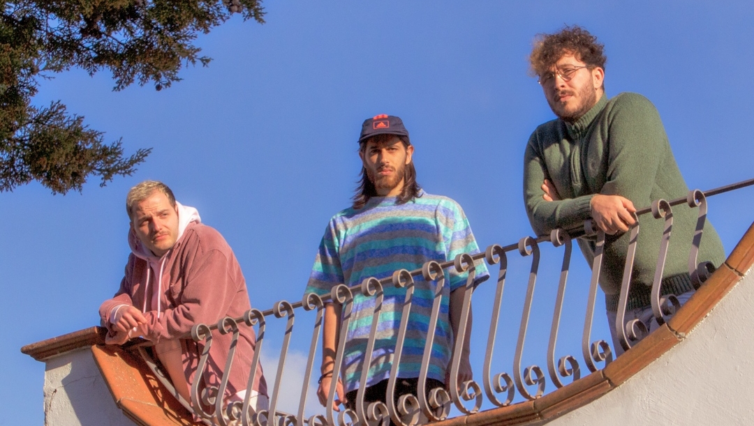 "We Share", the rooftop session by Inude is out now!

You can watch it here: l8r.it/lGDk

Thanks <a href="/RumoreMagazine/">Rumore Magazine</a>  for the premiere!