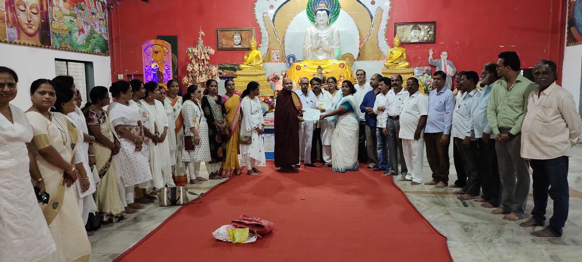 IbpNews's tweet photo. महाराष्ट्र की मराठा महिला ने छोड़ा अपना धर्म अपनाया बुद्ध धम्मा https://t.co/1dtOKThYUU