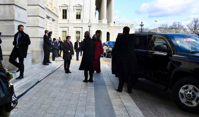 SecretService's tweet photo. #InaugurationDay is in full swing and so is the Secret Service. Follow the #Inauguration from our point-of-view on Twitter, Instagram, &amp; Facebook! #Inauguration2021 https://t.co/jpaHNbvsqR