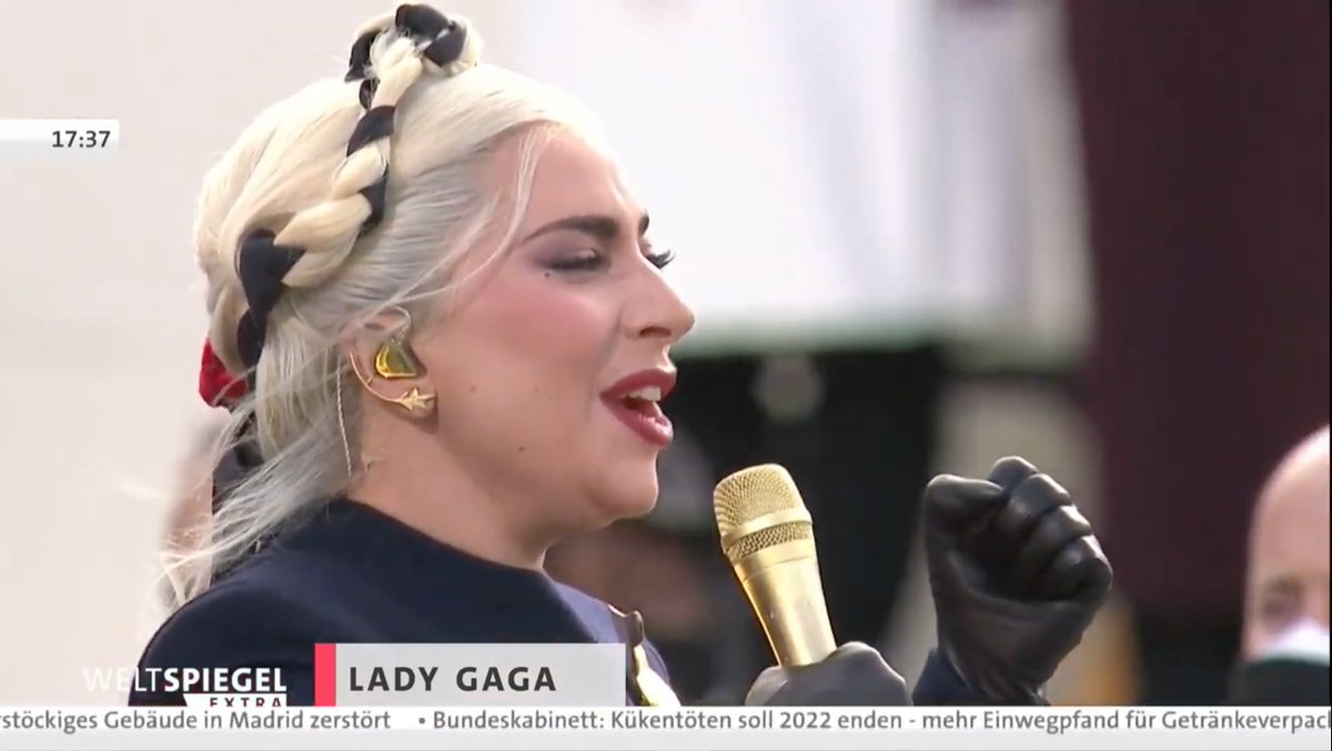 aron__david's tweet photo. US-Nationalhymne gesungen von Lady Gaga. Welcome to 2021 #InaugurationDay https://t.co/EW7chvwZqF