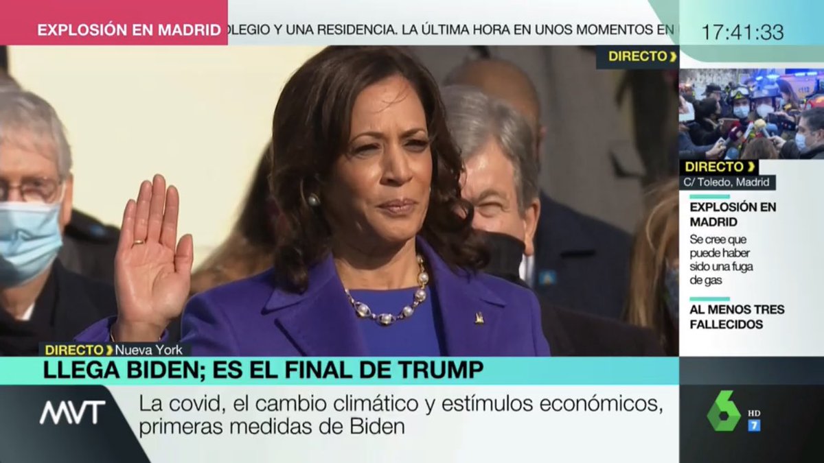 Historia 🤩

Una mujer jurando como vicepresidenta de EE.UU
