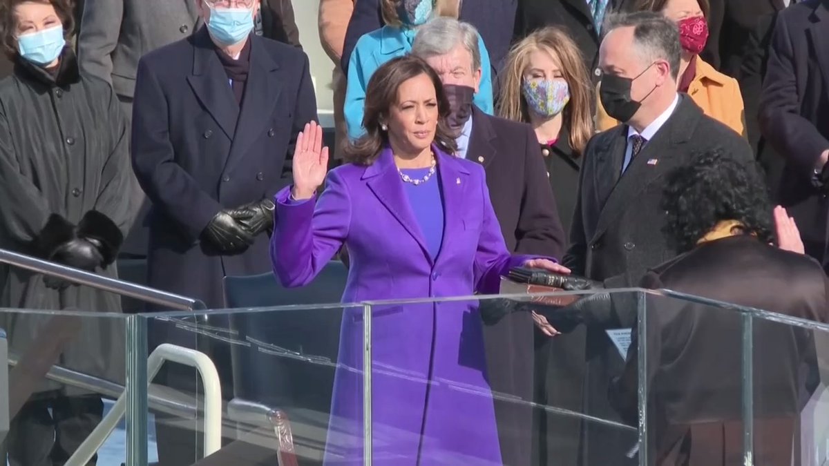 BuzzFeedNews's tweet photo. BREAKING: Kamala Harris is sworn in as vice-president, the first woman, first Black woman, and first person of South Asian heritage to hold the post https://t.co/HImcfzSGcB