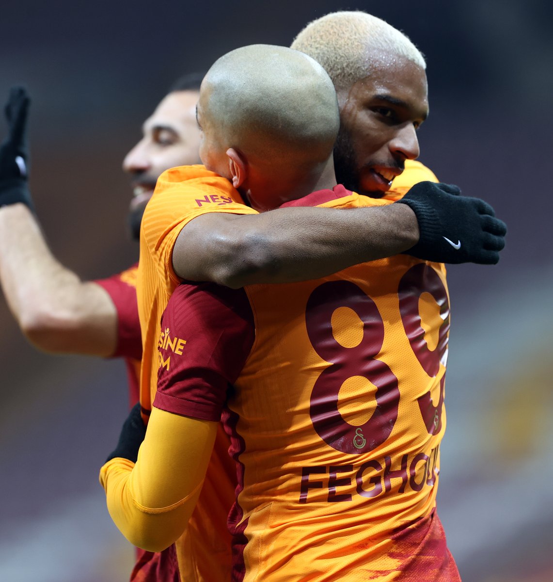GalatasaraySK's tweet photo. 𝗦𝗼𝘀𝗼 𝘃𝗲 𝗯𝗶𝘇𝗶𝗺 𝗧𝗔𝗞𝗜𝗠! 💪👏 
 
#GSvDNZ https://t.co/N30YrMqfaW