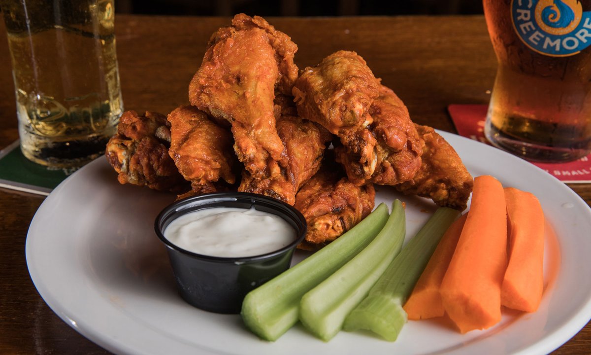 CatsCaboose's tweet image. We've been a part of this community for a long time and we're so proud of how much everyone is supporting each other in this difficult time!
Wednesday Special $18.99 - 8 Slice, 3 Item Stone Oven Pizza + 1 lb of Wings.  Free delivery within 5km, or anywhere in St. Catharines $5.