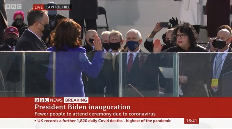 jakeepc's tweet photo. good to see that they’re finally high fiving socially distanced in America https://t.co/LZVY4XOSC0