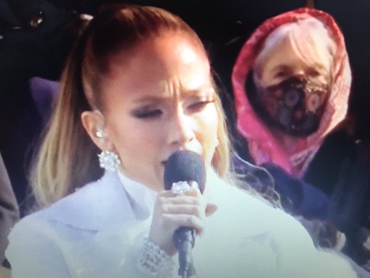 mariagiorgiavit's tweet photo. .@JLo altri brividoni! 

#JenniferLopez #BidenHarrisInauguration #Innaugurationday https://t.co/DtBA92kX2w