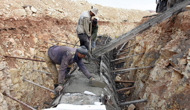 eye_syrian's tweet photo. The General Organization for Drinking Water in #Hama Governorate implemented its plan for 2020 with a completion rate of 100 percent.

The plan included replacing and rehabilitating networks and tanks in the governorate, with a total value of 2.1 billion Syrian pounds.

#Syria https://t.co/HyIJWXJRFz
