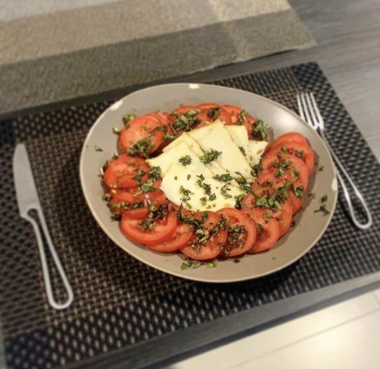paramoqueso's tweet image. Del 1 al 10 que tanto te provoca esta Caprese con nuestro delicioso Queso Ahumado?