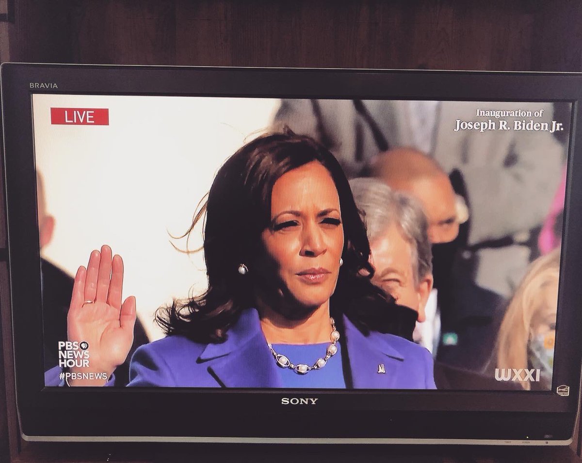 womenthevotenys's tweet photo. History was made today. Congratulations to @KamalaHarris our new Vice President. Second photo was taken at Susan B. Anthony’s headstone on #electionday2020 https://t.co/P3OzOd4fyt