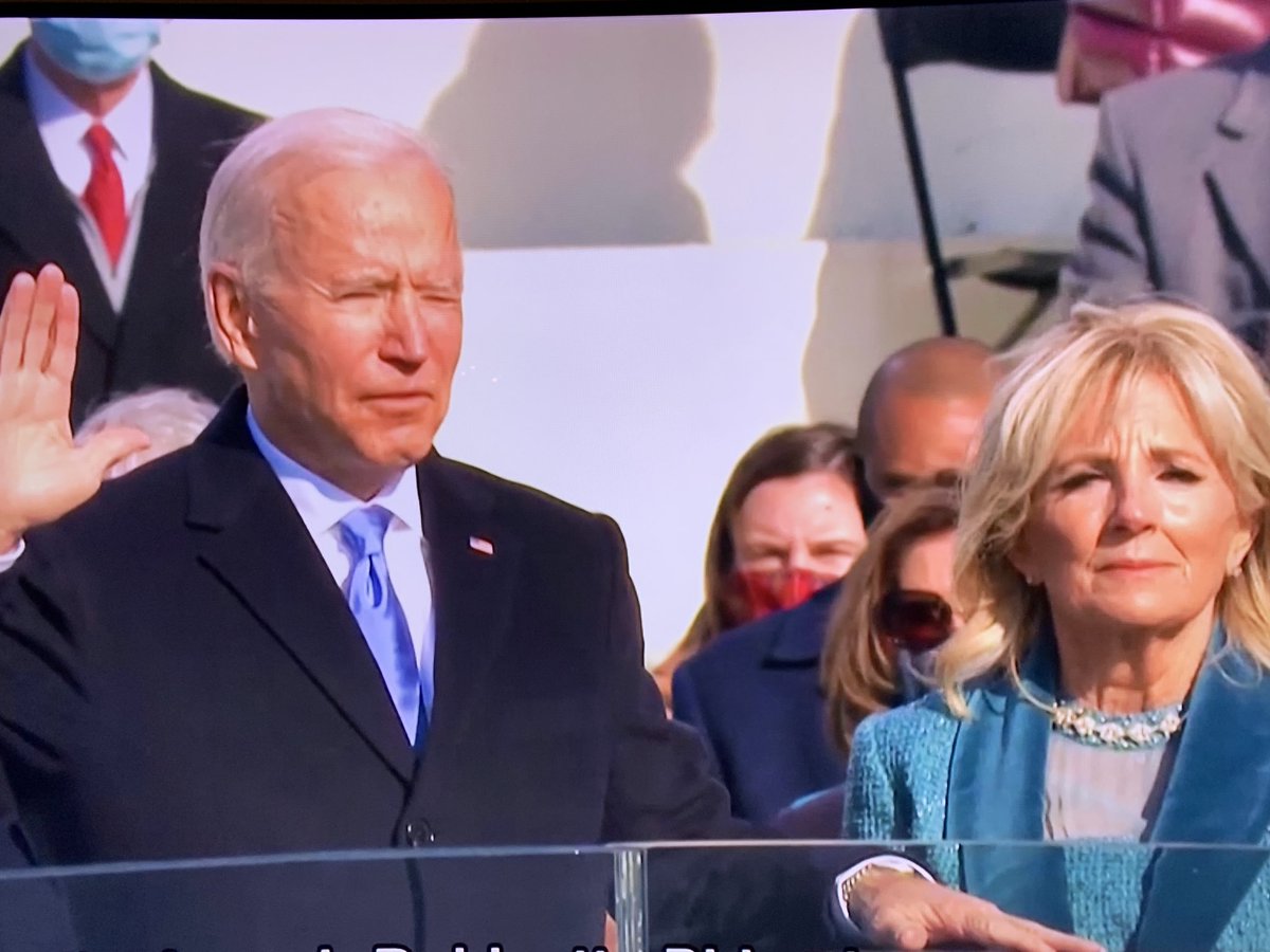 VFijn's tweet photo. Gefeliciteerd Mr. President!!
Let the healing begin👍🏽
#biden #BidenHarrisInauguration #POTUS46 https://t.co/DvuW33WQBG