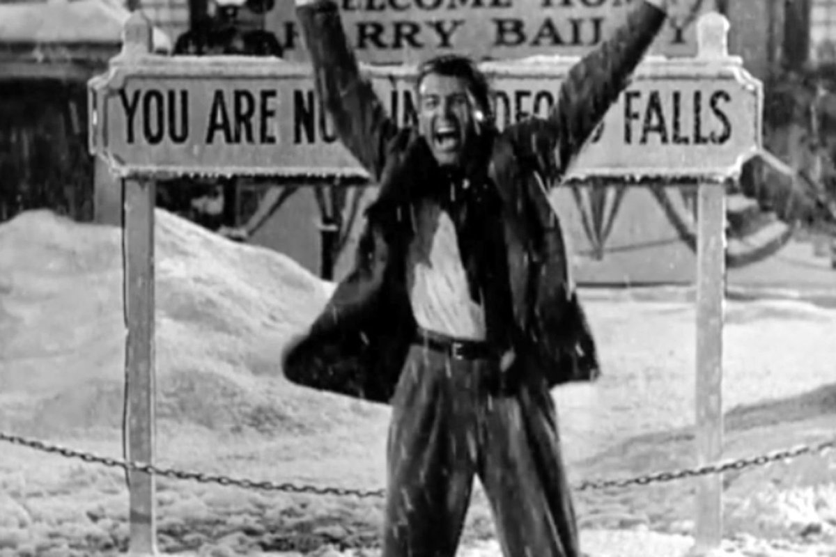 tphooligan5's tweet photo. It’s so good to be back in Bedford Falls! Pottersville was the worst! https://t.co/0z9grqQxrl